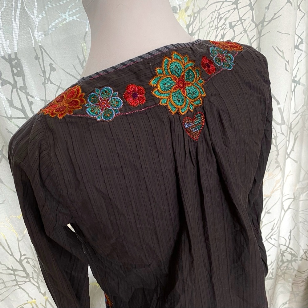 3J JOHNNY WAS flower butterfly heart embroidered gray long sleeve neck tie top - Picture 5 of 11